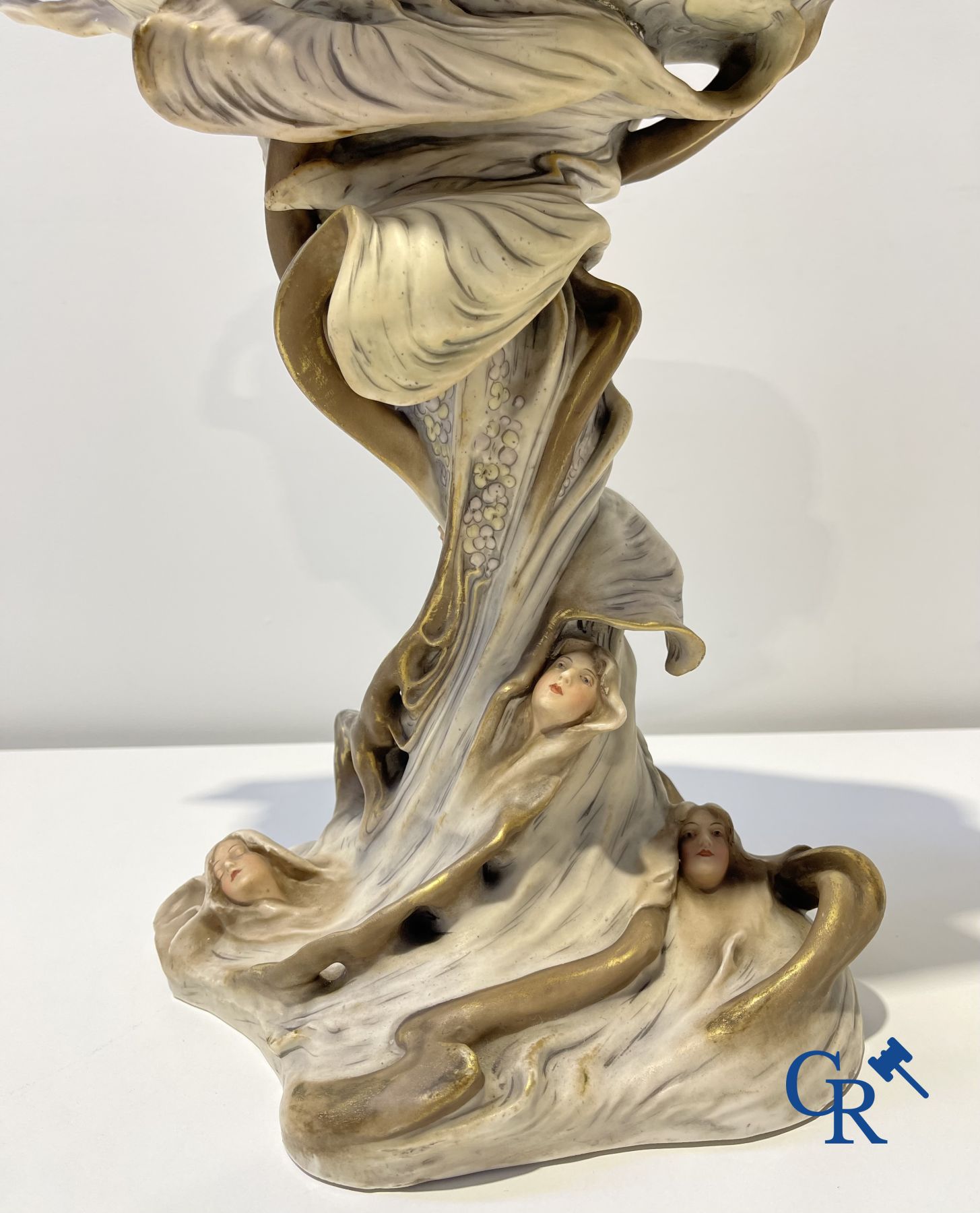 Royal Dux: Grand milieu de table Art Nouveau.