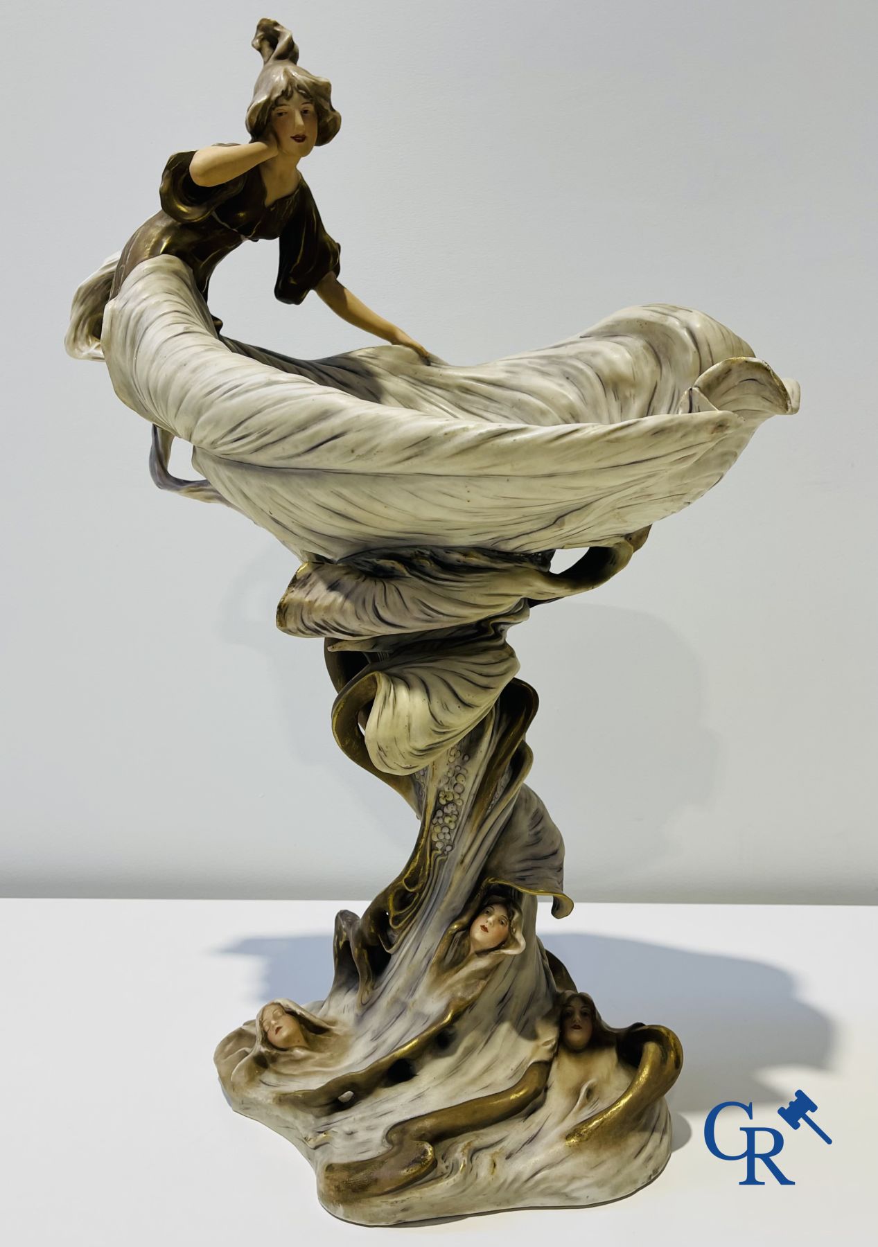 Royal Dux: Grand milieu de table Art Nouveau.