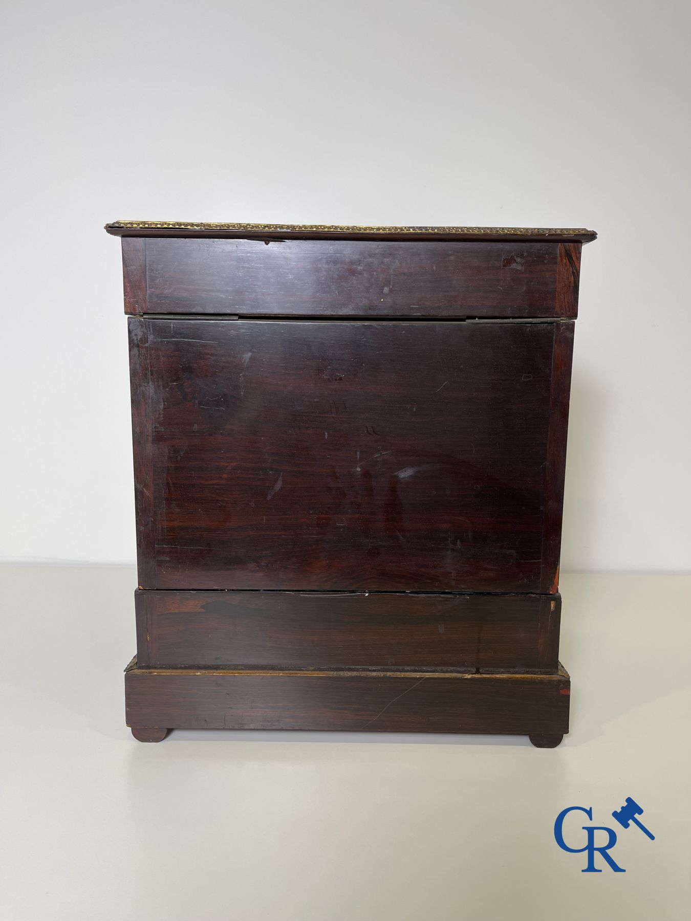 An imposing rosewood liqueur case with bronze fittings and inlays in Boulle style. 19th century.