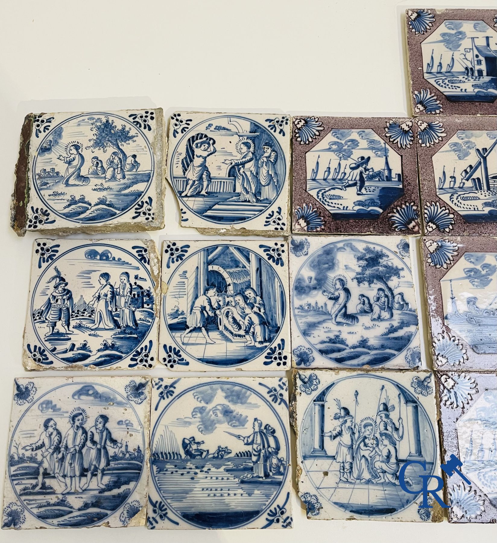 Une grande collection de divers carreaux de Delft. XVIIe-XVIIIe siècle.
